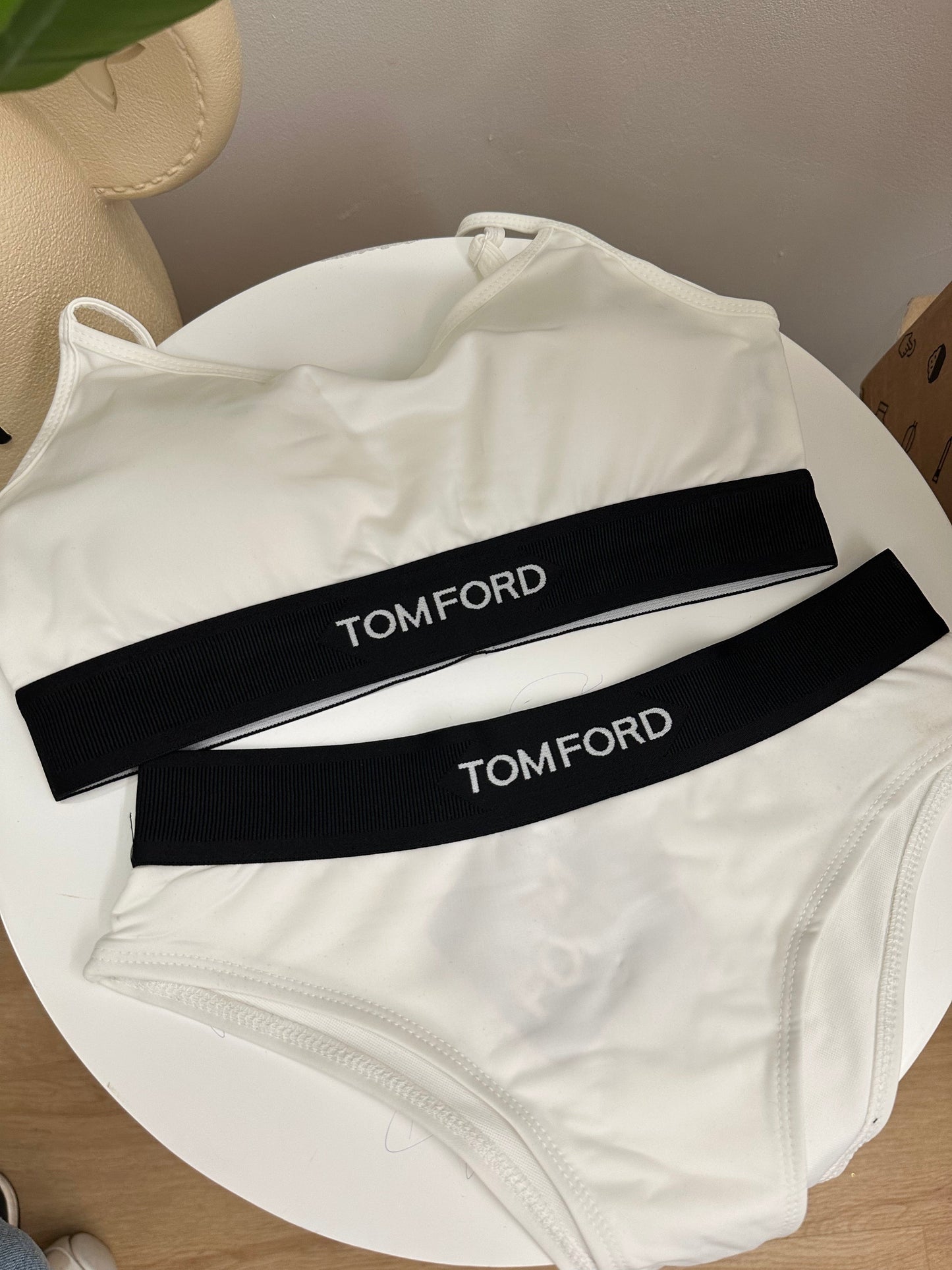 Set tom white